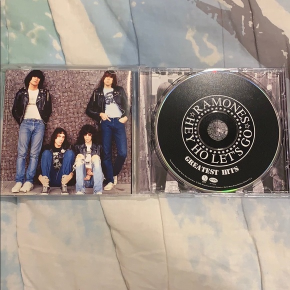 Ramones Greatest Hits CD - Picture 3 of 3